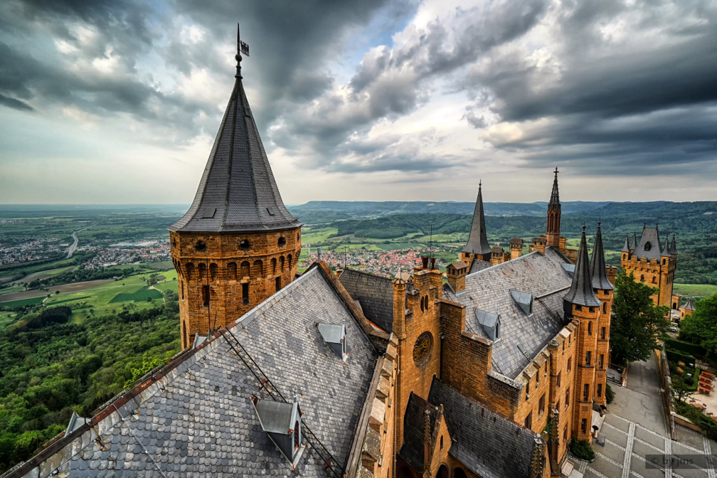 Burg-Hohenzollern-18-Wartturm-Burghof