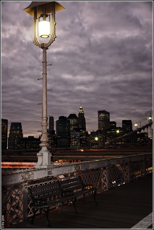 the bank under the lamp on broolyn bridge
