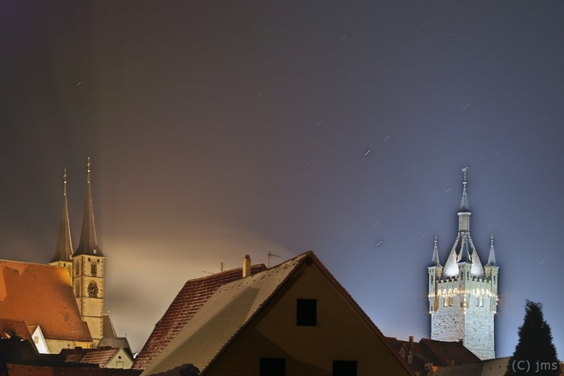 blauer Turm und Stadtkirche vom berg im Advent
